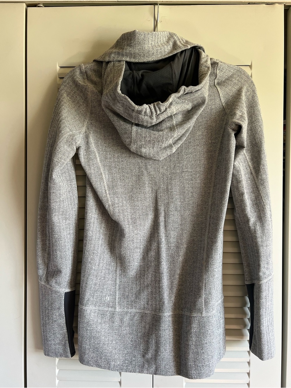 Lululemon Women’s Stride Jacket - Like New - Gray & White - Size 2 - Picture 6 of 7